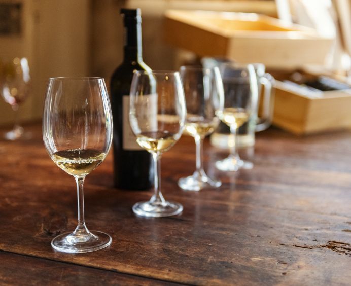 Wijnproeverij Zeist wijnglazen op tafel